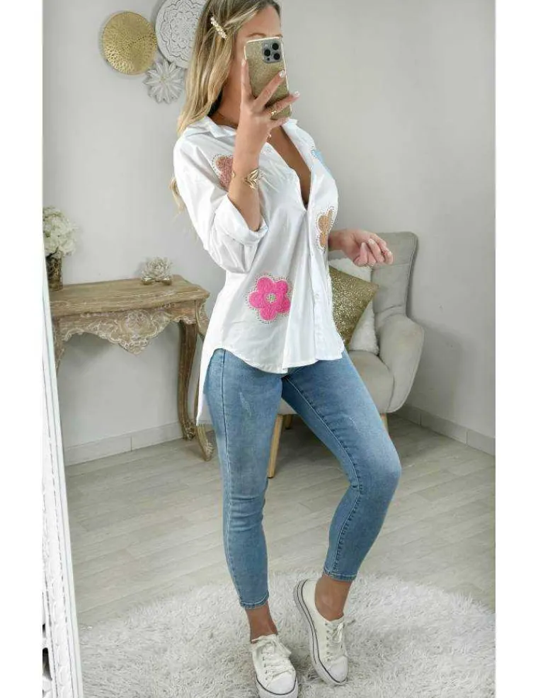 chemisier_blanc_et_fleurs_0.webp My Look Féminin chemisier blanc et fleurs colorées Outlet