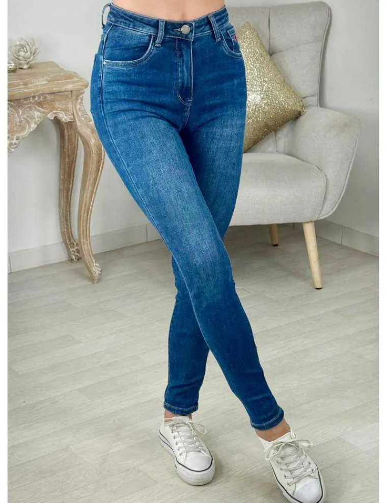 jeans_bleu_brut_et_coeur__0.webp My Look Féminin Jeans bleu brut et coeur rouge Hot