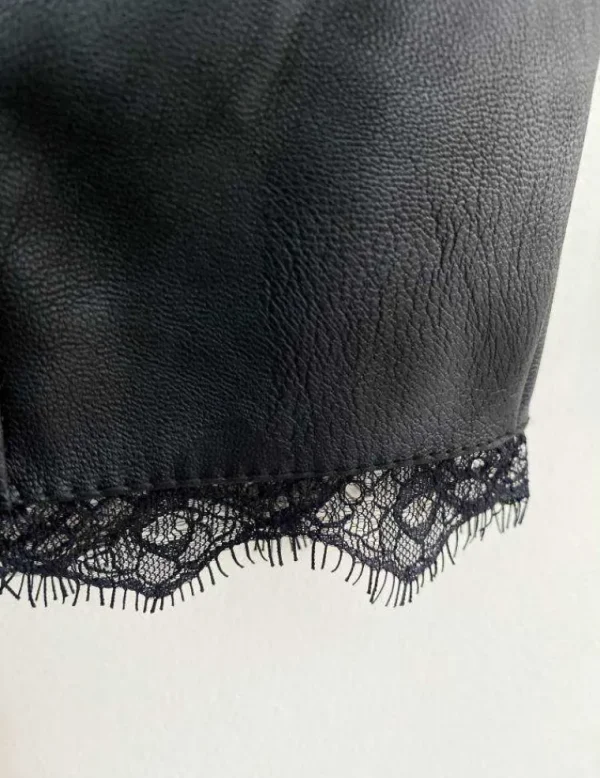 My Look Féminin Ma petite jupe noire style cuir et fine dentelle Hot