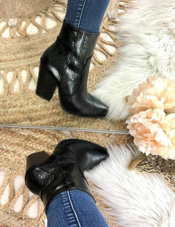 My Look Féminin Mes bottines black croco "style Santiag" Fashion