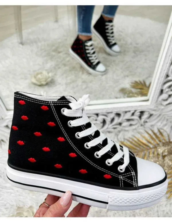 My Look Féminin Mes petites baskets noires " red kiss" Fashion