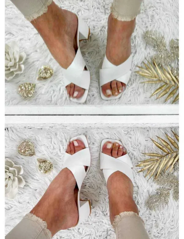 My Look Féminin Mes petites sandales blanches style cuir croisées Fashion