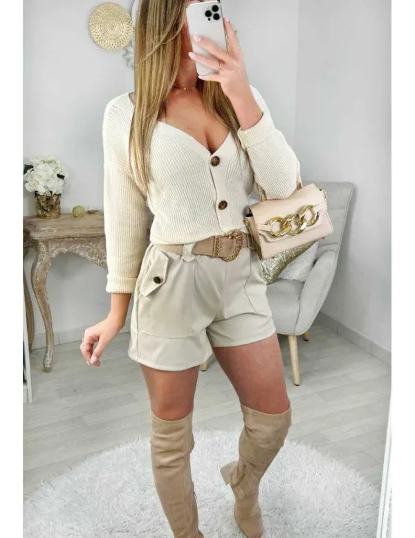 My Look Féminin Mon short beige style cuir et sa ceinture "boutons dorés" Fashion