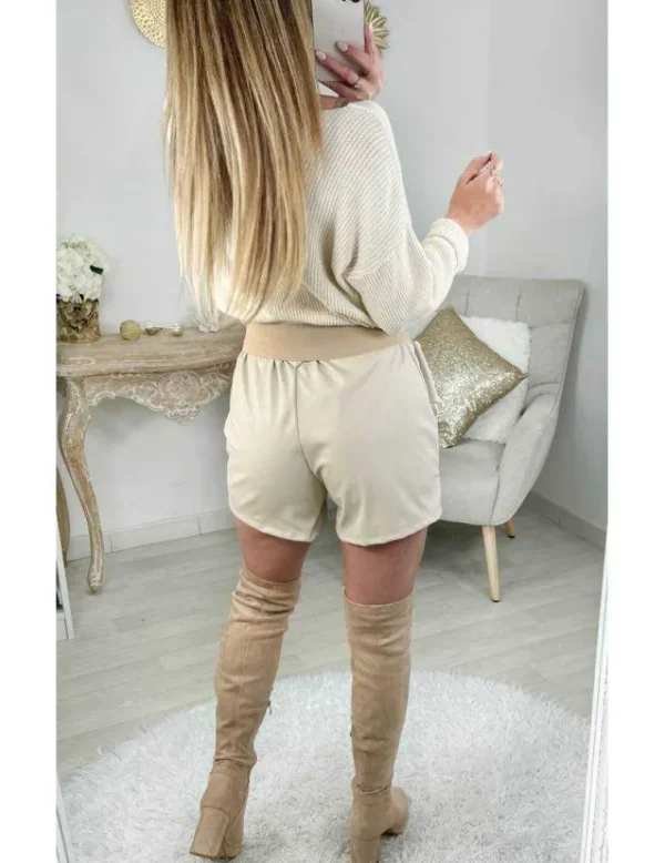 My Look Féminin Mon short beige style cuir et sa ceinture "boutons dorés" Fashion