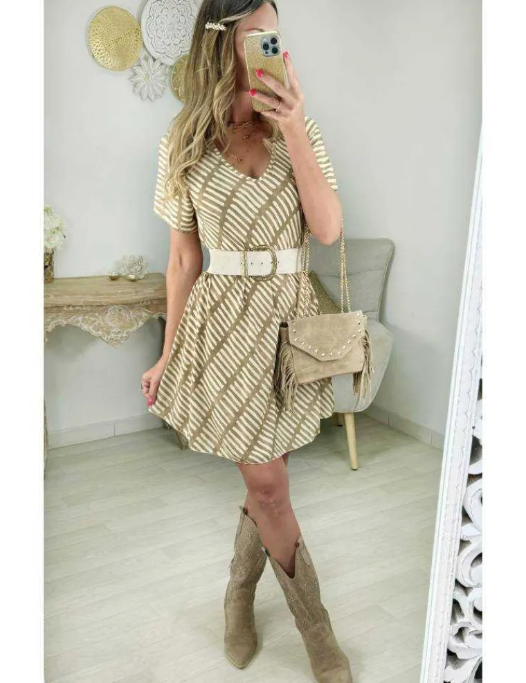 robe_fluide_motifs_carame_0.webp My Look Féminin robe fluide motifs caramel col v Outlet