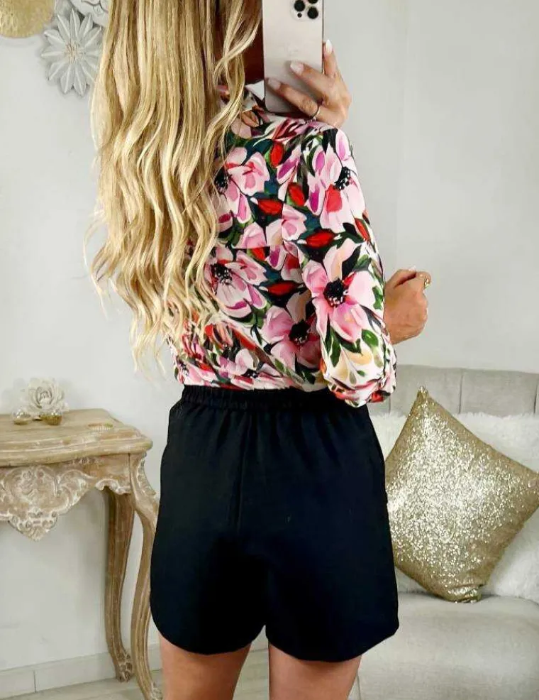 short_noir_et_poches_3.webp My Look Féminin short noir et poches Fashion