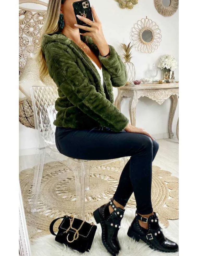 veste_kaki_zippe_quotstyl_0.webp My Look Féminin Veste kaki zippée "style fourrure et capuche" Sale